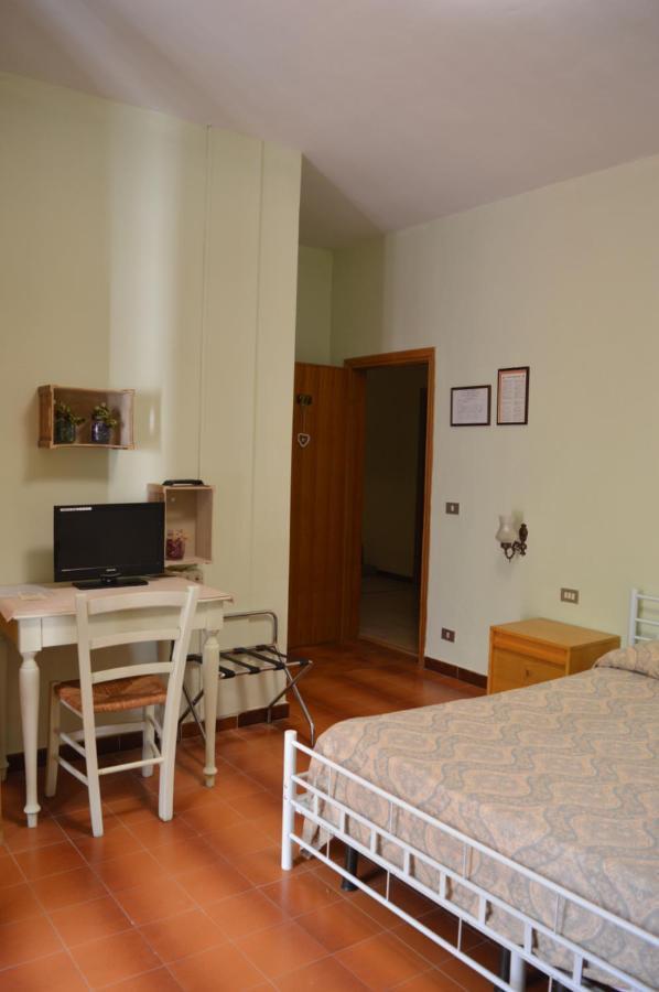 Hotel Il Poggetto Кастеллина-Мариттима Экстерьер фото